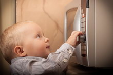 Вред микроволновки для детского питания: миф или правда?